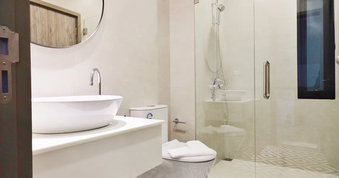 Title Halo -  B toilet