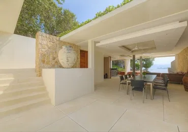 Luxury villas on Samui Luxury 3 Bedroom Pool Villa in Samujana dining area