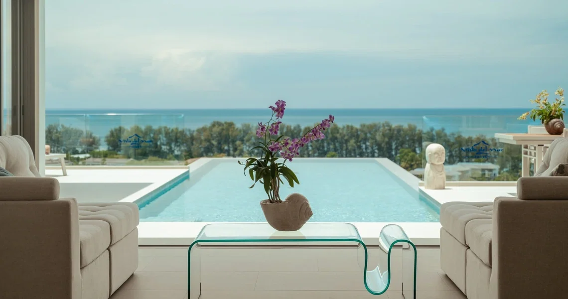 Vista del Mar Phuket - swimming pool and sea view