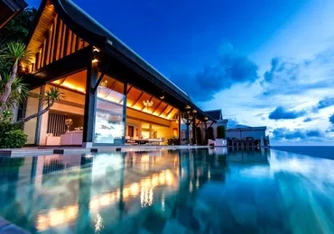 Villa Paradiso - Evening Exterior