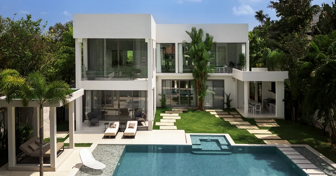 Laguna Homes - external pool