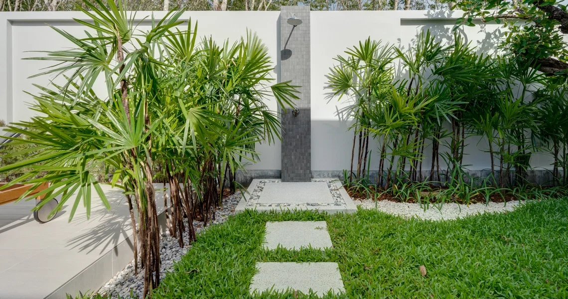 Botanica Modern Loft ll garden path