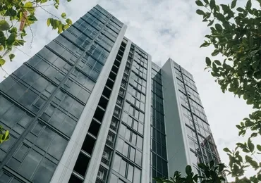 Hyde Heritage Thonglor Bangkok luxury condo - building exterior from the street