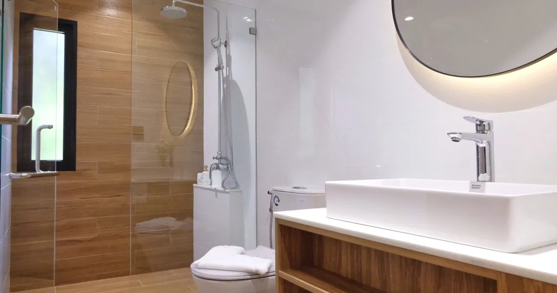 Title Halo - C Bathroom