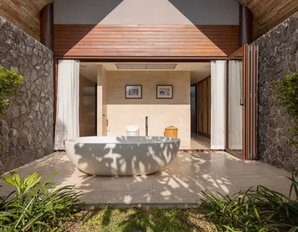 Panacea Retreat Villa Praana – Outdoor Bathtub