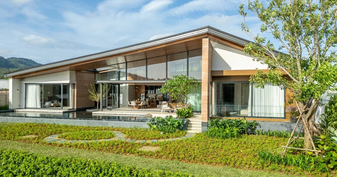 SERRANA Lakefront - exterior