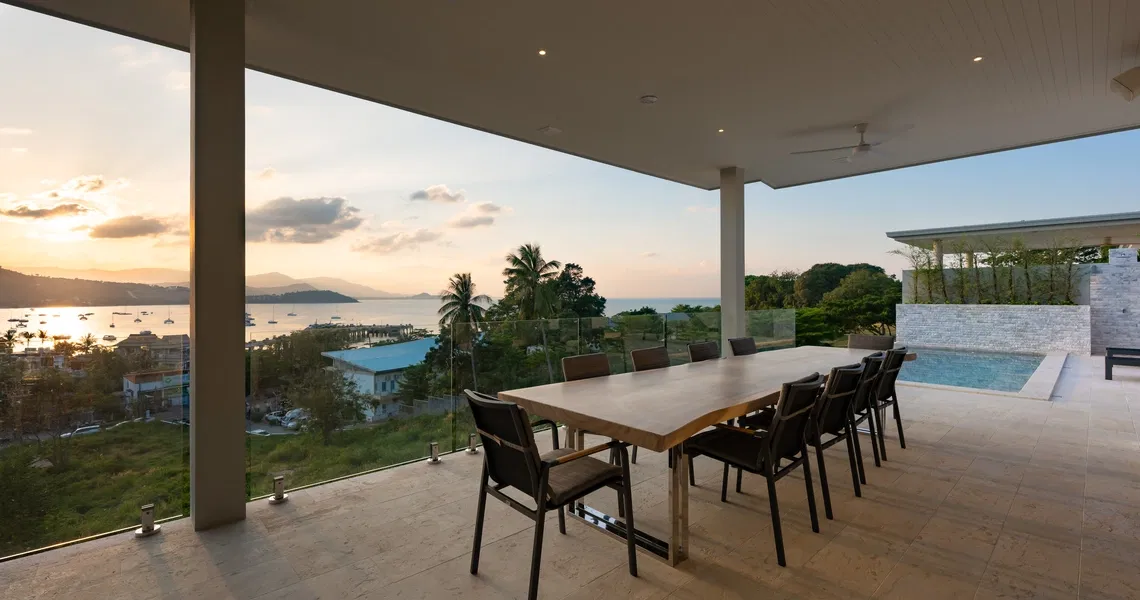 Bangrak Bayview - Outdoor table