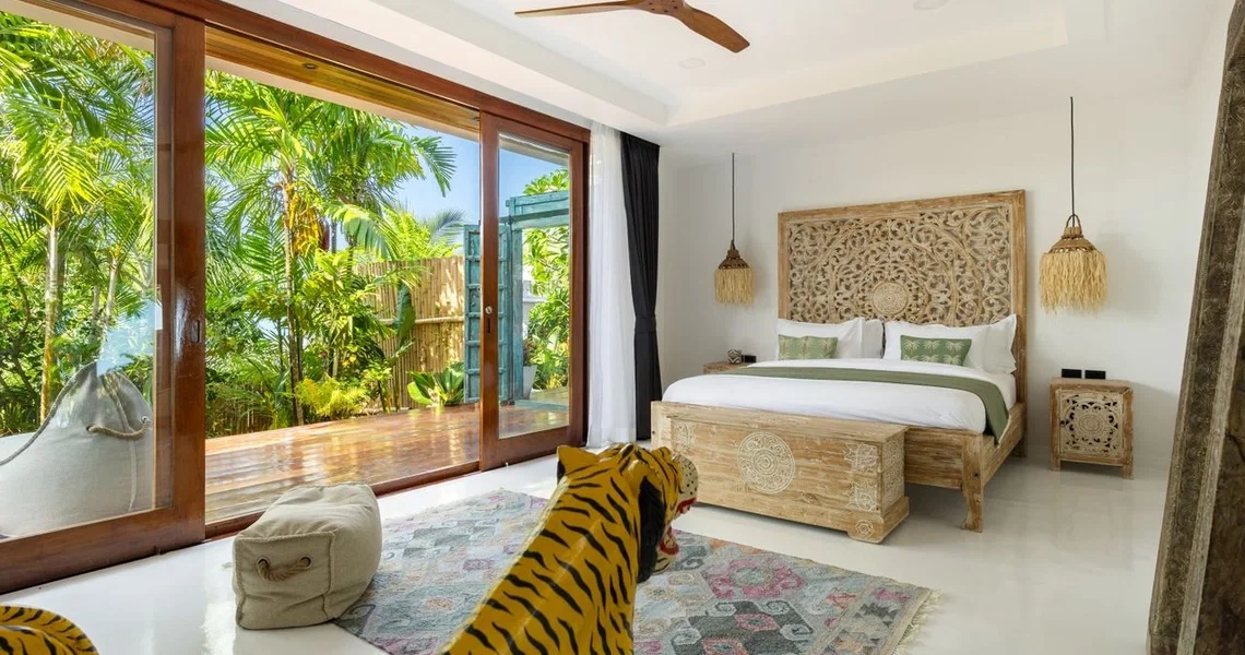 Authentik Villa bedroom with view