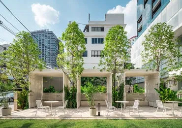 The Strand Thonglor Condo in Bangkok Park