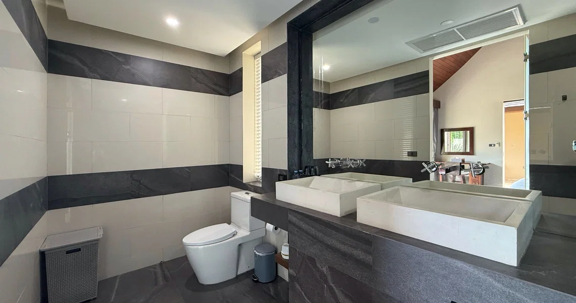 Rockwater Villa Enam- Toilet