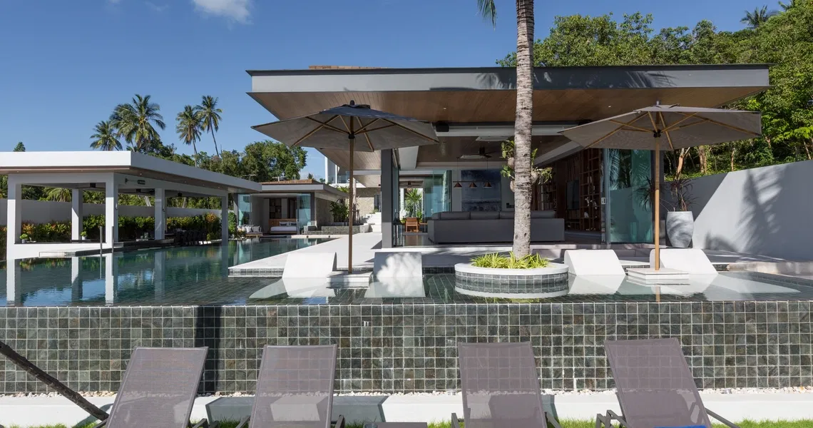 Ultra-Luxury 7 Bedroom Beachfront Villa Samui - Sunbed area